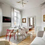 3Br Central- Royal Castle & Old Town At Your Door!