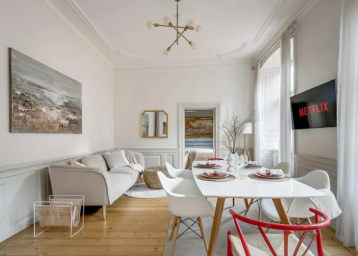 3Br Central- Royal Castle & Old Town At Your Door!